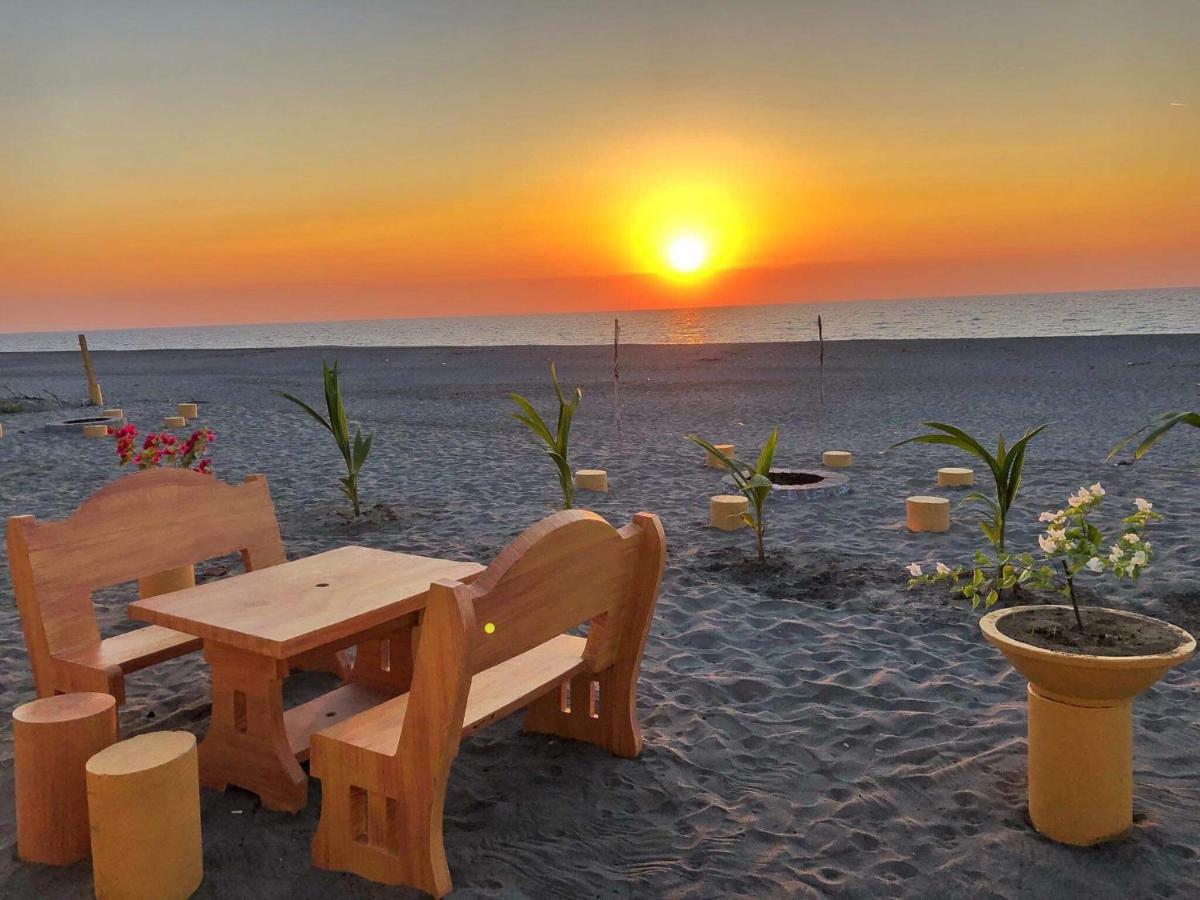 Sea Breeze Beachfront Home And Cottages San Juan (La Union) Exterior foto
